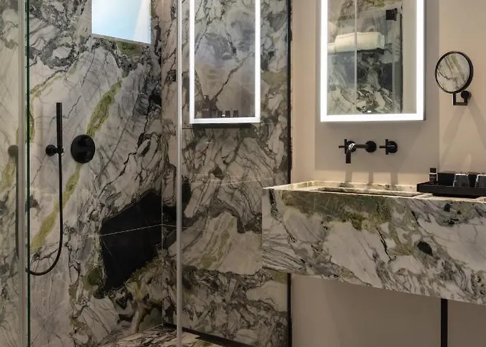 Chateau De Vignée Hotel 5*