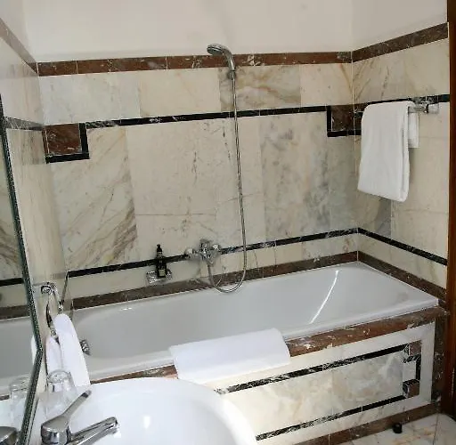 Chateau De Vignée Hotel