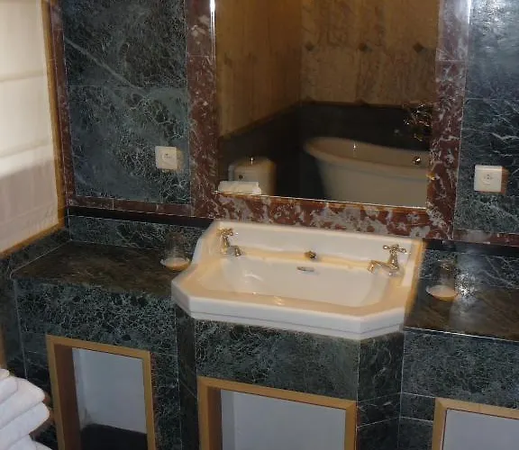 Chateau De Vignée Hotel